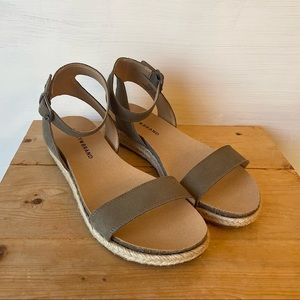 Lucky Brand Garston Leather Sandals NWT! Size: 7.5